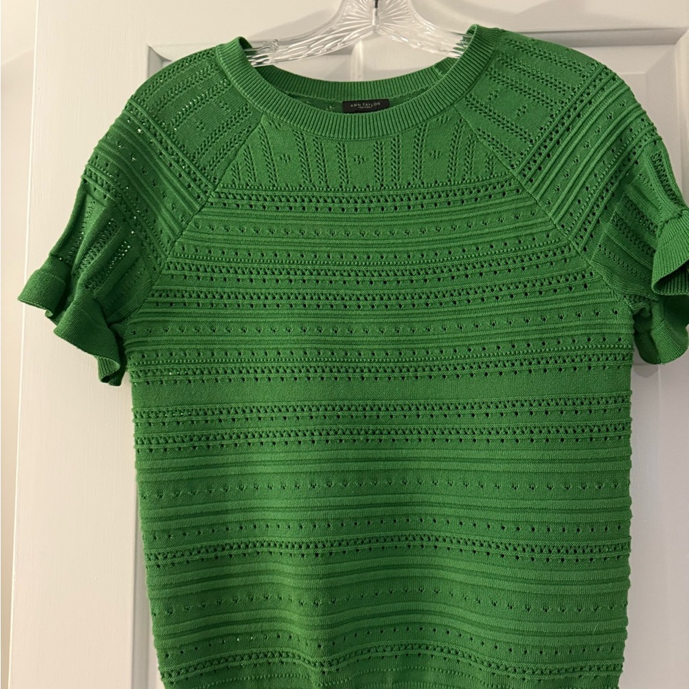 Ann Taylor green short sleeve sweater - small